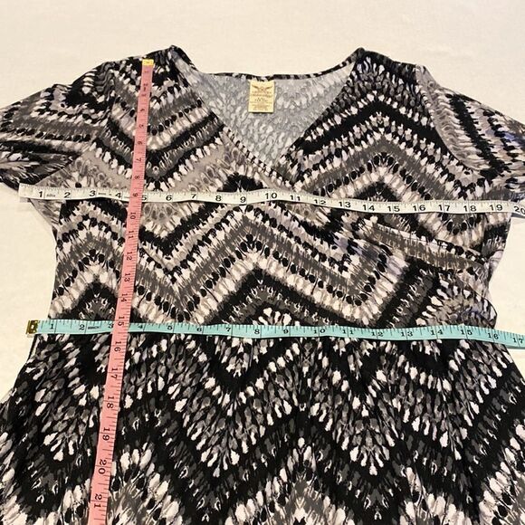 Super soft tribal print wrap front dress with stretch waist size  large - Picture 7 of 9